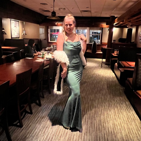 Meet your Posher, Lauren - Picture 3 of 5